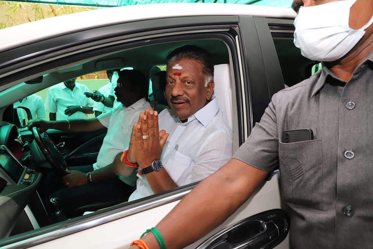 ``அதிமுக-வின் நலன் கருதி சசிகலா, டிடிவி தினகரனை நேரில் சந்தித்து நானே அழைப்பு விடுப்பேன்!'' - ஓபிஎஸ்