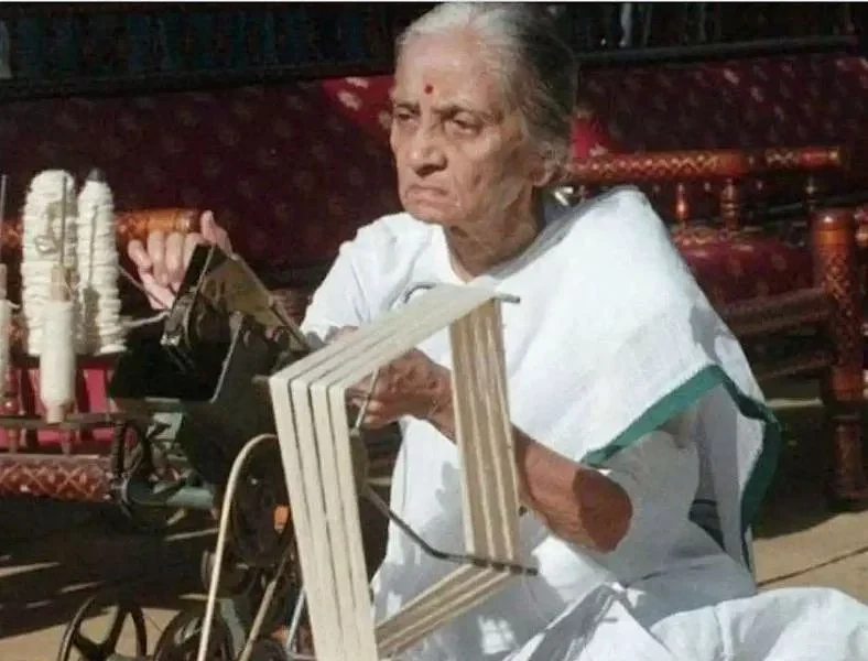உஷா மேத்தா ராட்டை