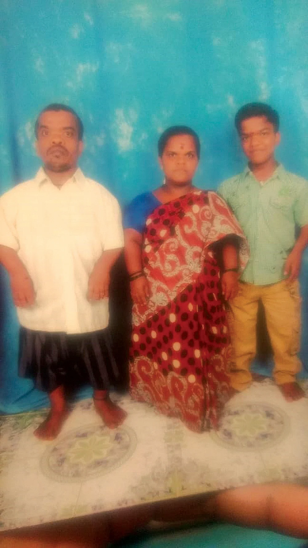 குடும்பத்தினருடன்...