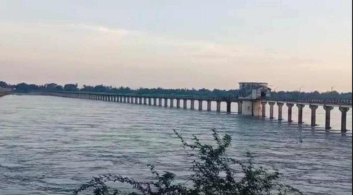 கடும் வெள்ளப்பெருக்கு