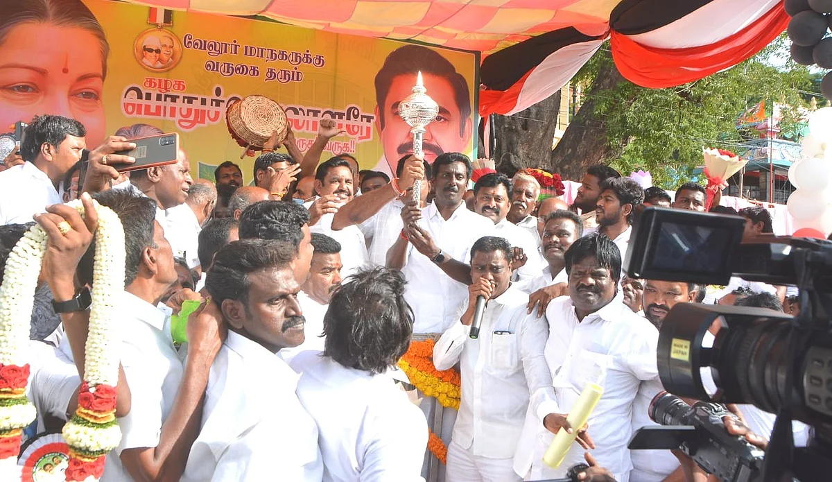 வேலூரில்...