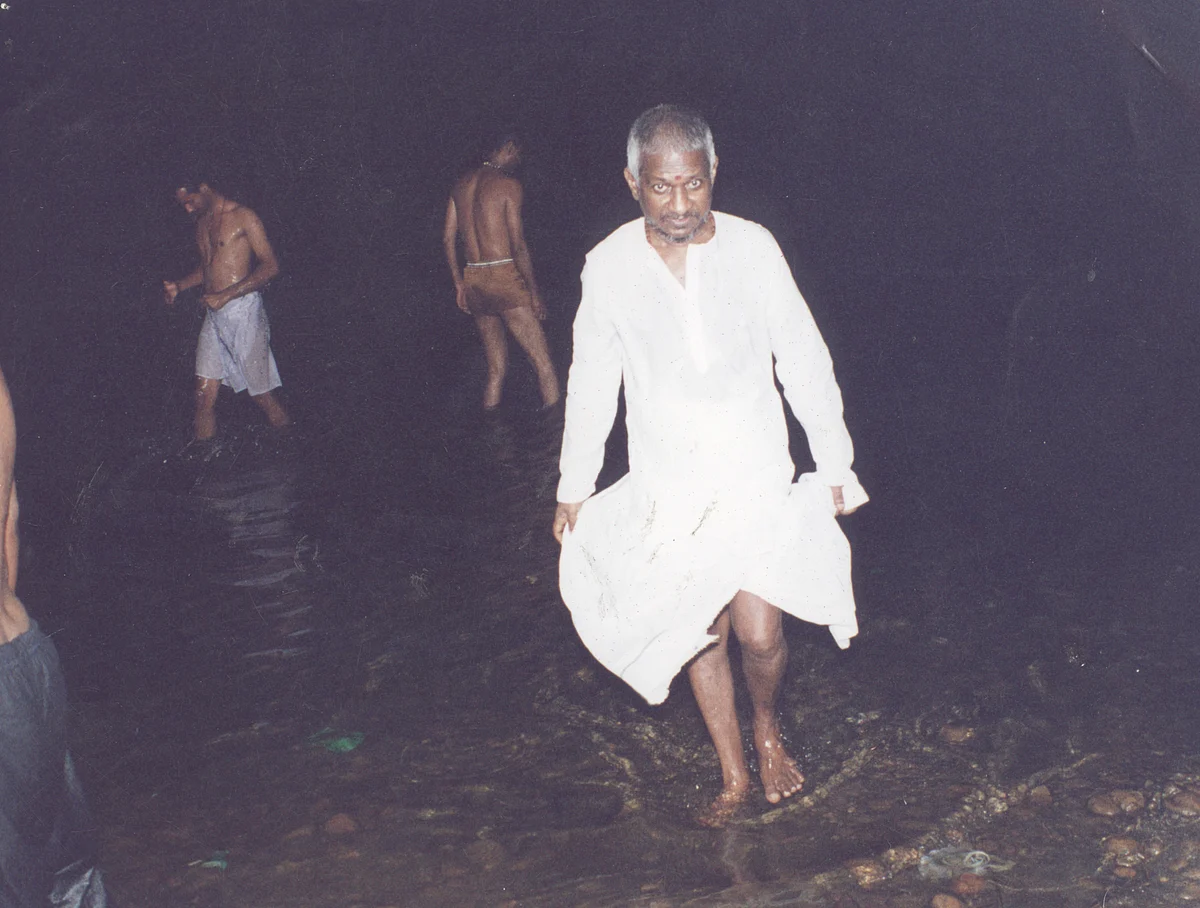 Rajavin Parvaiyil - Ilaiyaraja - 22