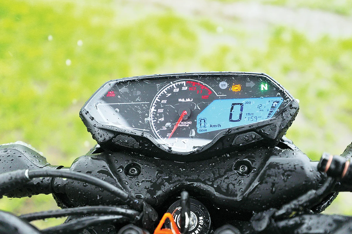 டிஜி-அனலாக் இன்ஸ்ட்ரூமென்ட் டயல்களில் எல்லா விஷயங்களும் உண்டு.