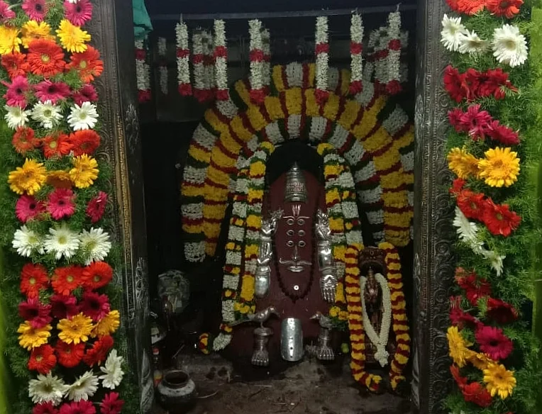 குச்சனூர் சுயம்பு சனி பகவான்