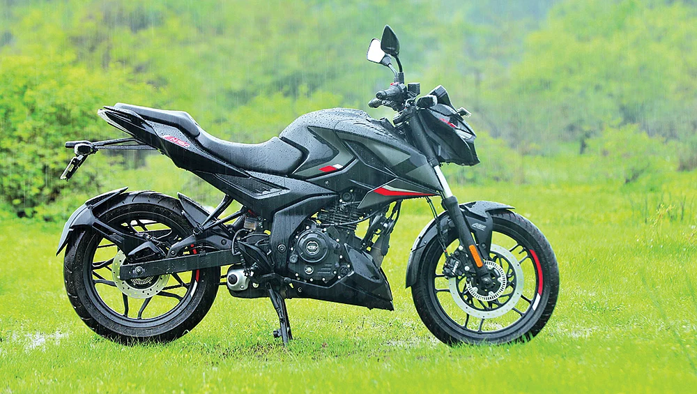 பல்ஸர் NS160-க்கு மாற்றா இந்த பல்ஸர் N160?
