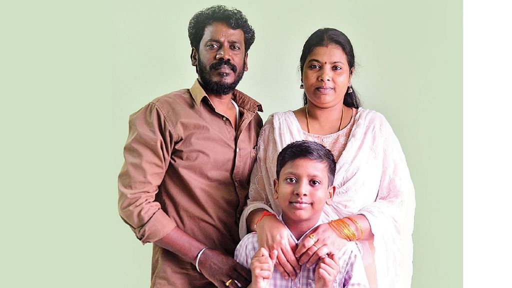 குடும்பத்துடன் இயக்குநர் ஆடம்தாசன்