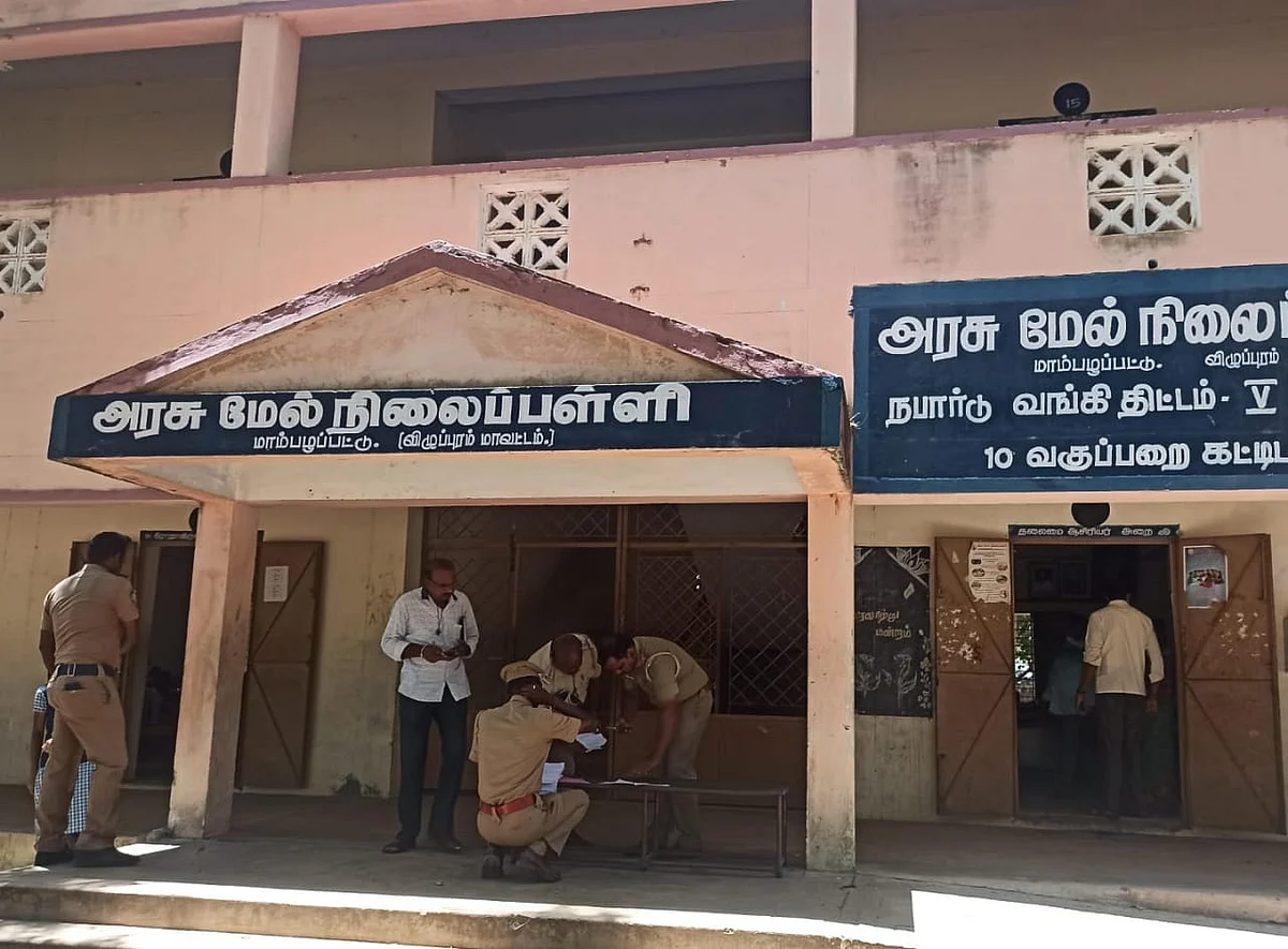 பள்ளியில் போலீஸ் விசாரணை