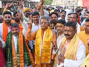 அயோத்தி நில சர்ச்சை: பாஜக மேயர், எம்.எல்.ஏ மீது அயோத்தி மேம்பாட்டு ஆணையம் புகார்!
