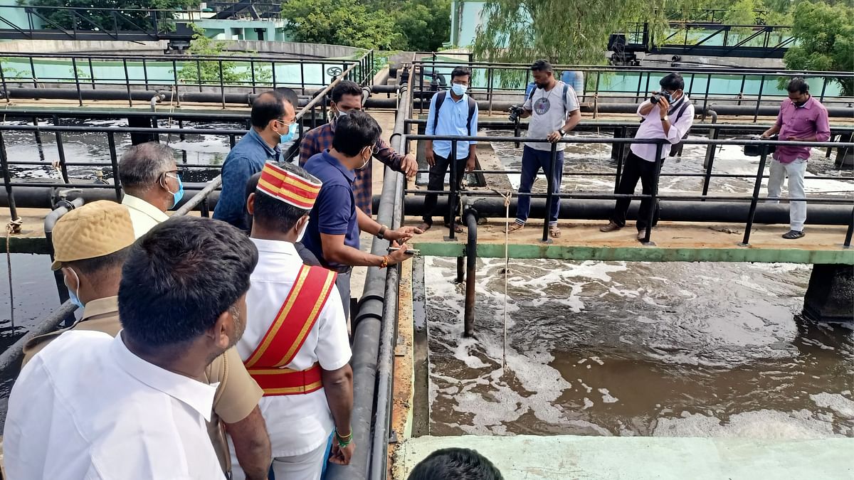 மாவட்ட ஆட்சியர் நேரில் ஆய்வு செய்தபோது....