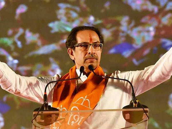 பத்திரிகை ஆசிரியர் அவதாரமெடுத்த தாக்கரே: காங்கிரஸ் போராட்டத்தில் பங்கேற்காத எதிர்கட்சிகள்மீது சாடல்!