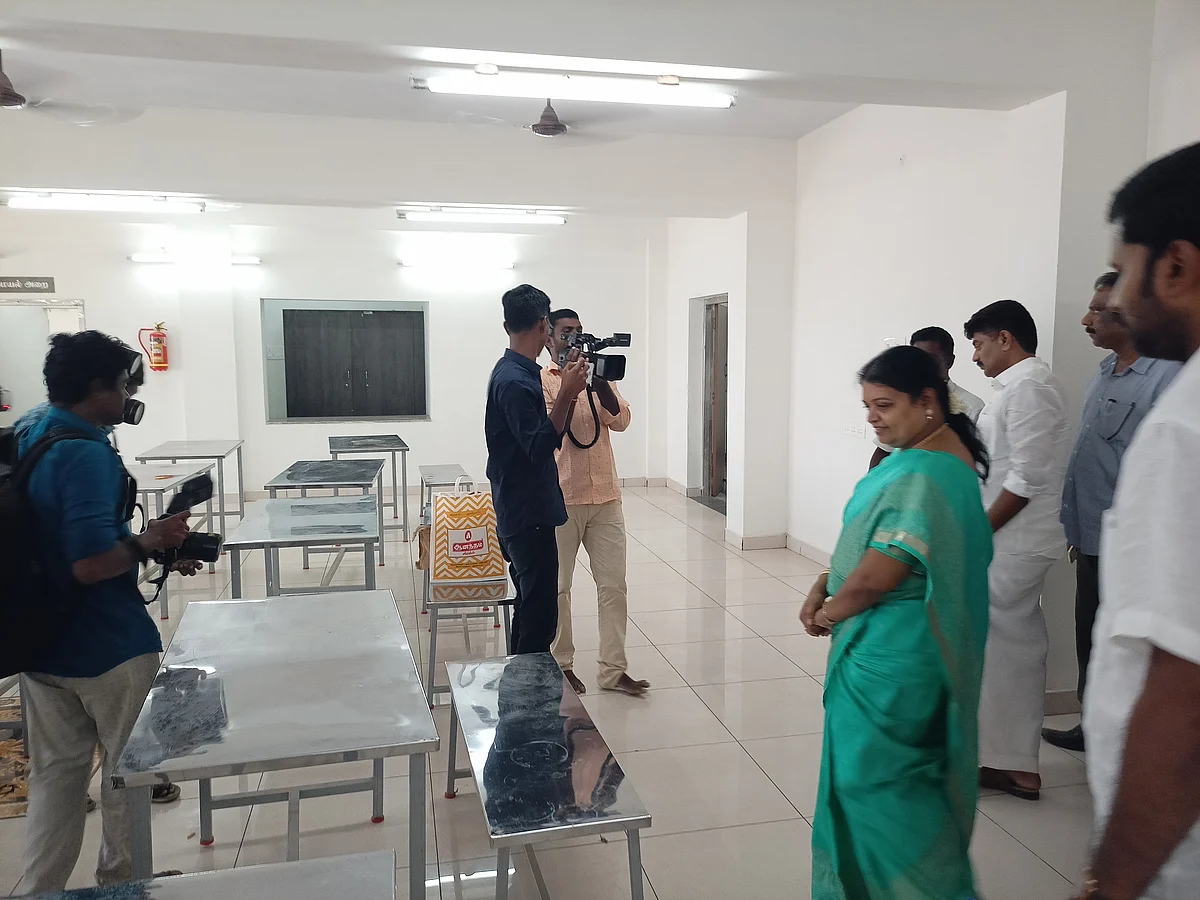 மகளிர் சேவை மைய உணவுக்கூடங்களில் ஆய்வு