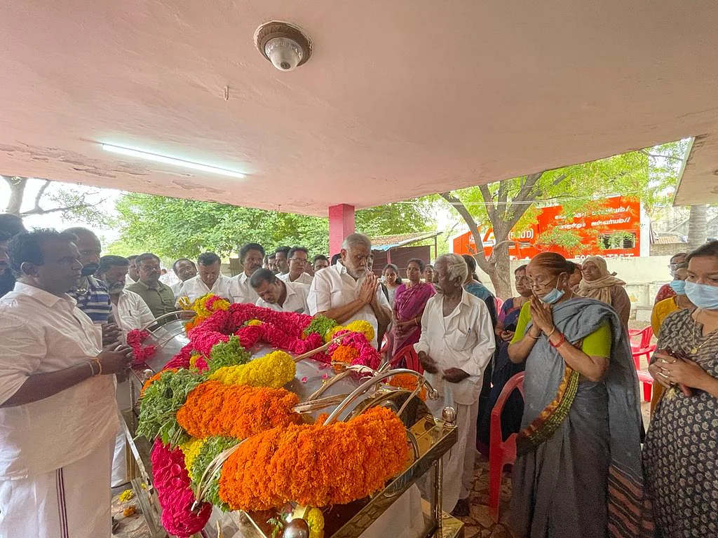 அஞ்சலி செலுத்திய அமைச்சர் ஐ.பெரியசாமி