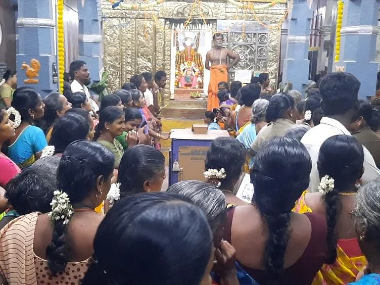 ஆடிப்பூர விழா: சாத்தூர் மாரியம்மன் கோயிலில் அம்மனுக்கு வளைக்காப்பு வைபவம்!