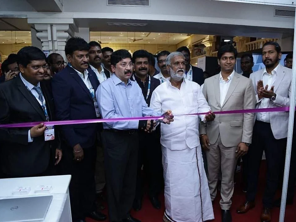 வி.ஐ.பி வலை; வெளிநாட்டு கிளை; `ஹவாலா’ மூலம் பல்லாயிரம் கோடிகளுடன் தப்பிய
ஐ.எஃப்.எஸ் ஃபிராடு பிரதர்ஸ்