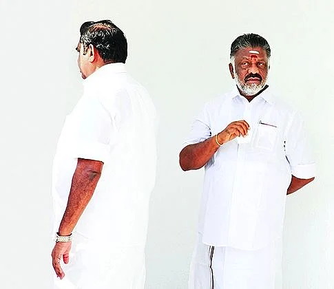 பணிந்துவந்த பன்னீர்... விடாப்பிடி எடப்பாடி... குழப்பத்தில் அ.தி.மு.க!