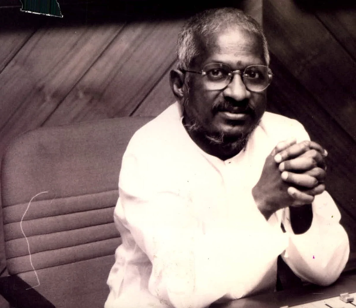 Rajavin Parvaiyil - Ilaiyaraja