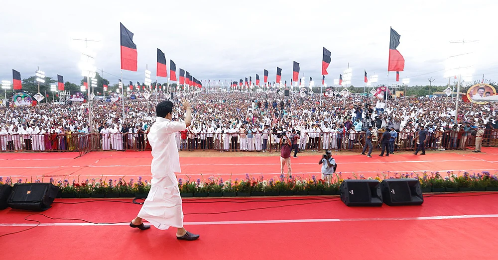 மிஸ்டர் கழுகு: எம்.எல்.ஏ-க்களுக்கு எக்ஸாம் வைத்த முதல்வர்! - வினாத்தாள் தயாரித்துக்கொடுத்த ‘அவர்’