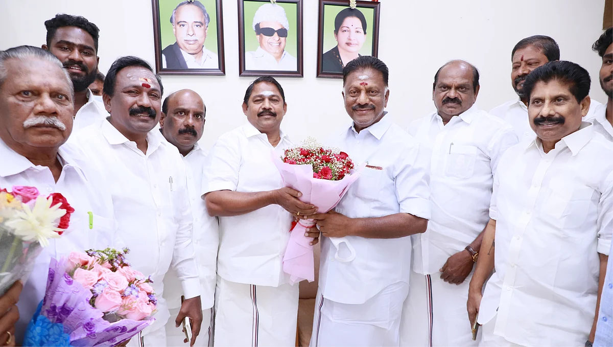 ஓ.பன்னீர்செல்வத்துடன் உசிலம்பட்டி எம்.எல்.ஏ ஐயப்பன்