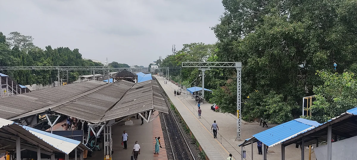மேற்கூரையில்லாத குரோம்பேட்டை ரயில் நிலையம்