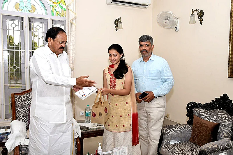 வெங்கய்ய நாயுடுவுடன்...