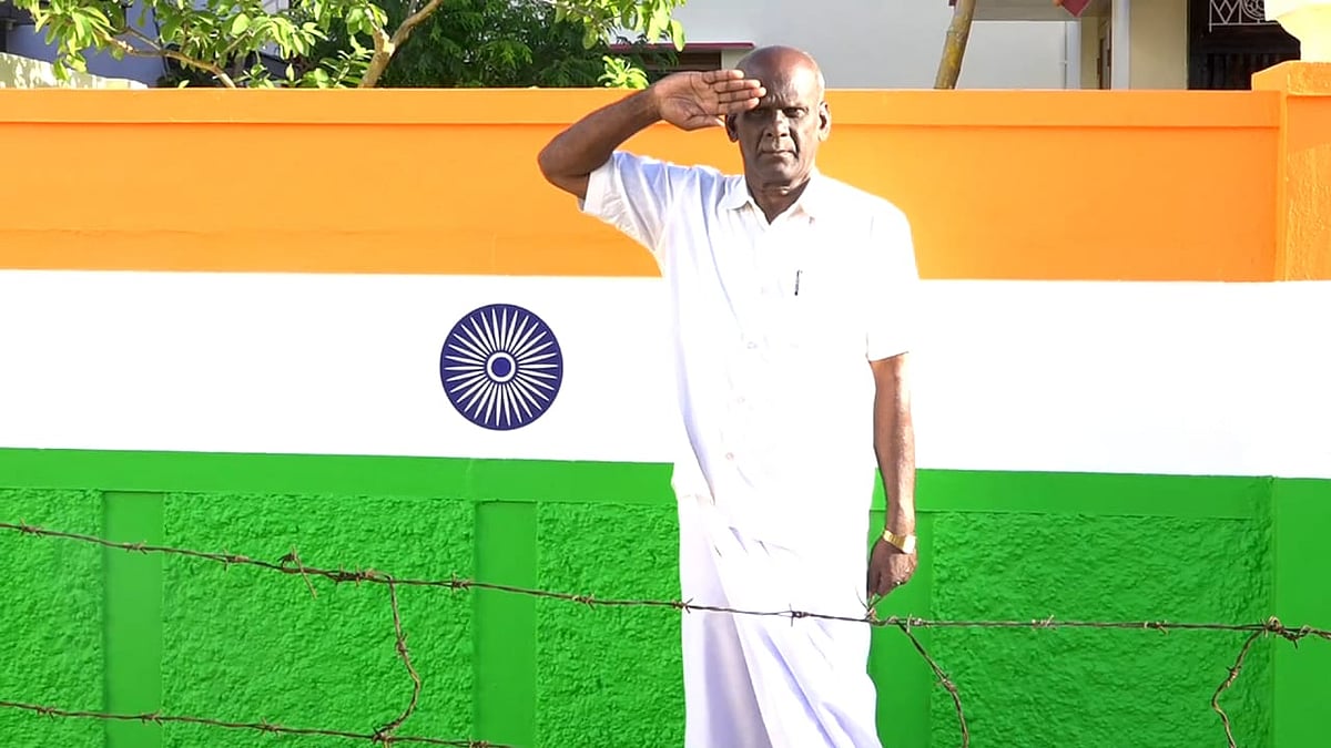 `இனி இந்த மிலிட்டரிக்காரர் வீட்டின் அடையாளம் இது’ - மூவர்ணக் கொடியாக மாறிய வீட்டின் முகப்புச் சுவர்