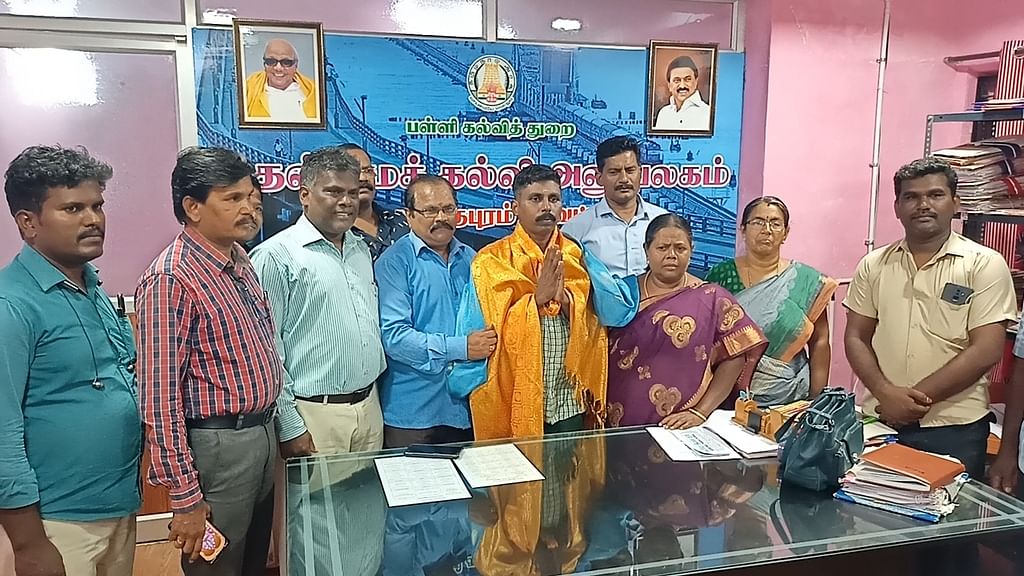 ராமச்சந்திரனுக்கு வாழ்த்து தெரிவித்த பள்ளிக் கல்வித்துறை அலுவலர்கள்
