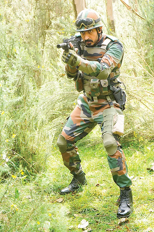 “ஆர்யாகிட்ட மற்ற ஹீரோக்கள் எச்சரிக்கையா இருக்கணும்!”