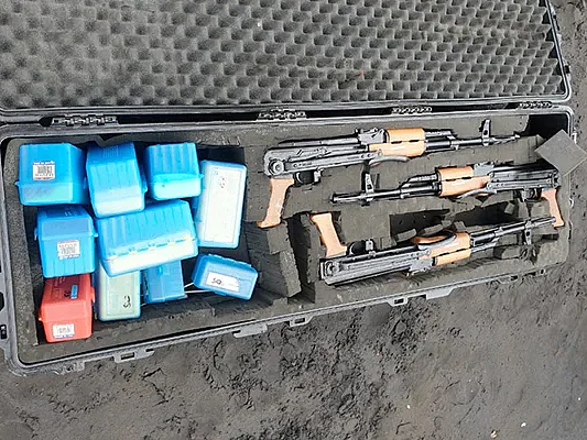 AK 47 ரக துப்பாக்கிகள், வெடி மருந்து