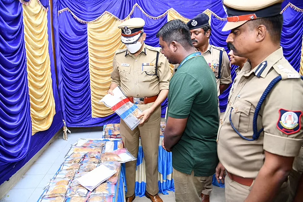 மிஸ்டர் கழுகு: ஊர் திரும்பிய ஸ்டாலின்... ஆளுநர் வைத்த செக்!