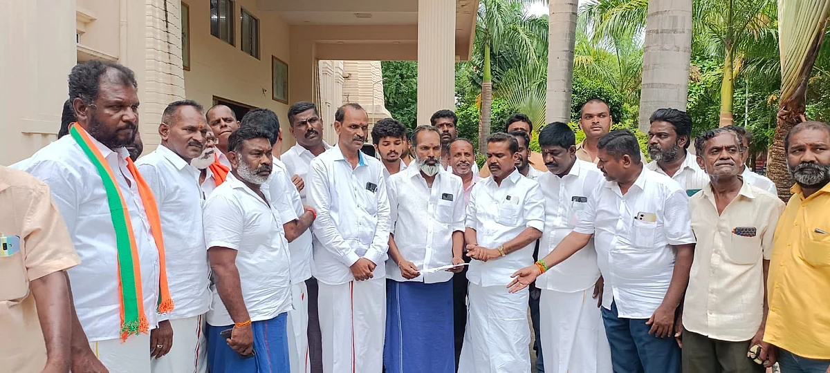டாக்டர் சரவணனை கைது செய்ய பா.ஜ.கவினர் மனு கொடுத்தபோது