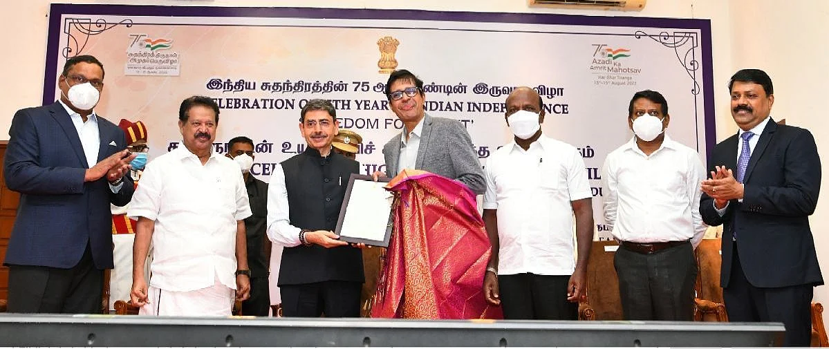 கவர்னர் மாளிகையில் நடைபெற்ற விழாவில் அமைச்சர் பொன்முடி