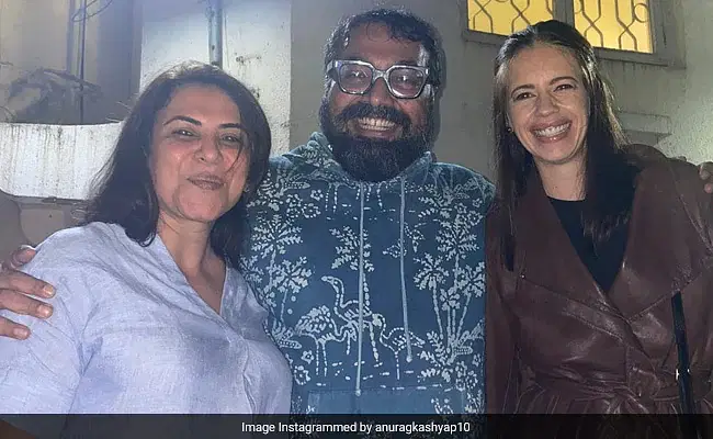 தன் முன்னாள் மனைவிகளுடன் அனுராக் காஷ்யப்