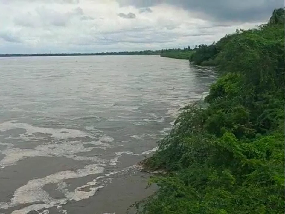 கொள்ளிடம்: ஆர்ப்பரிக்கும் வெள்ளம்; மீட்புப்பணியில் 400 இளைஞர்கள் - அரியலூர் ஆட்சியர் நம்பிக்கை