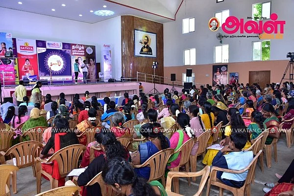 நிகழ்ச்சியில் பங்கேற்ற கூட்டத்தின் ஒரு பகுதி