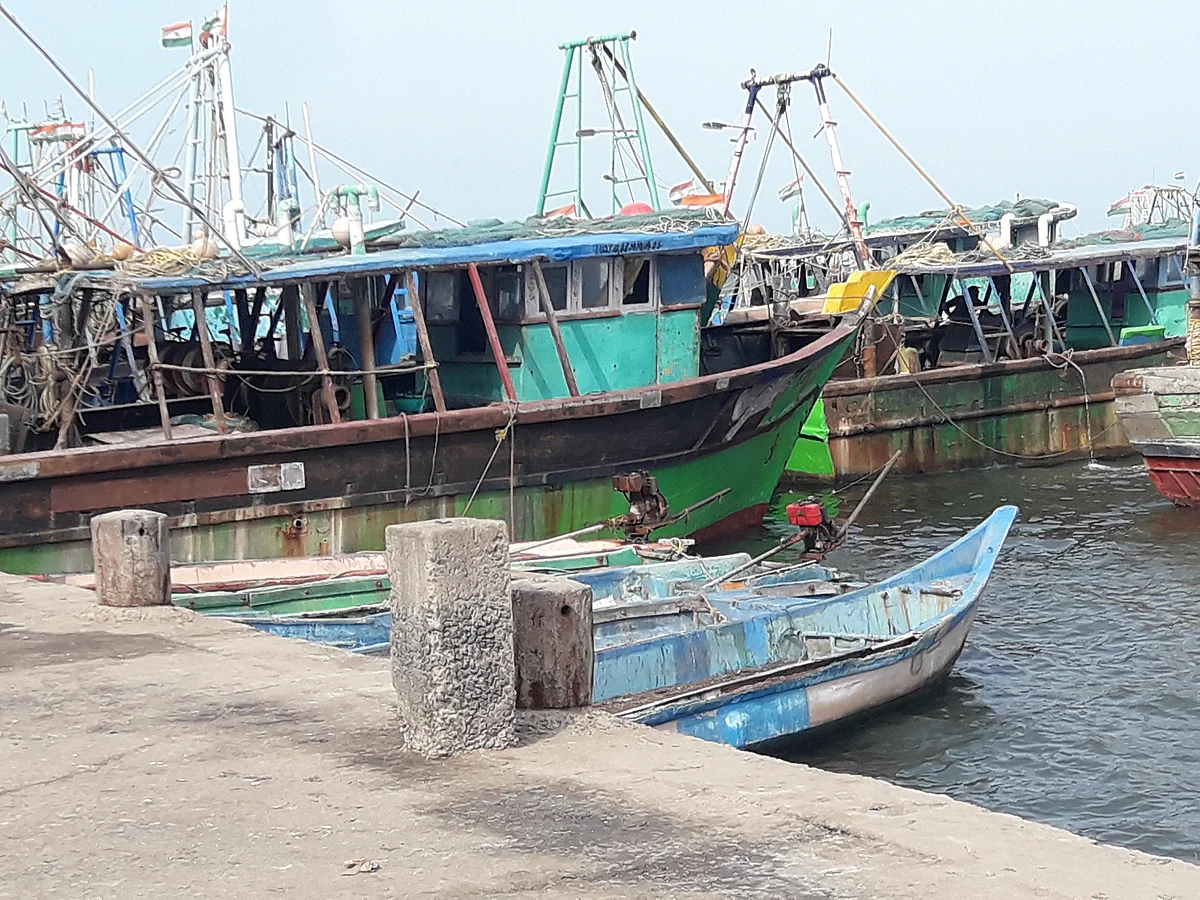 கடற்கரையில் கேட்கும் பெண்களின் பெருந்துயர்கள்| திரைகடலோடியும் - 8