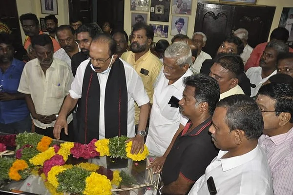 நெல்லை கண்ணன் இல்லத்தில் வைகோ