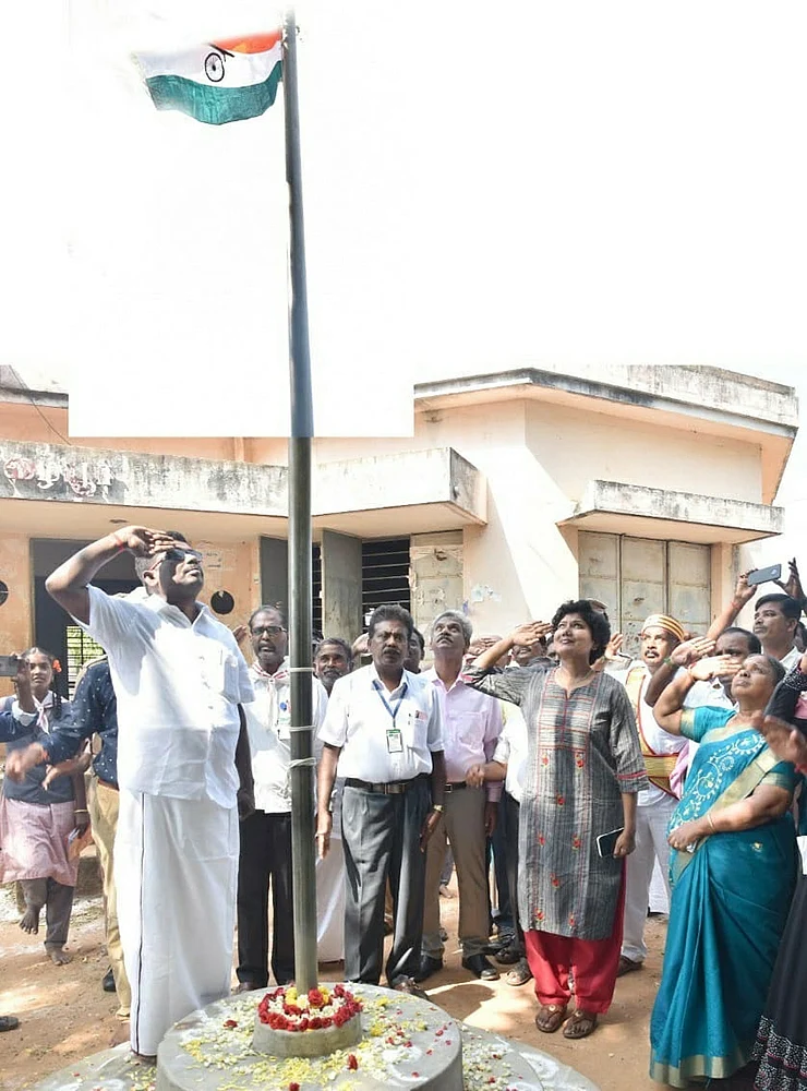 ஃபாலோ அப்: உயரப் பறந்த தேசியக்கொடி!