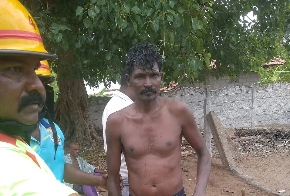தீயணைப்பு வீரர்கள் மீட்ட சித்திரவேல்
