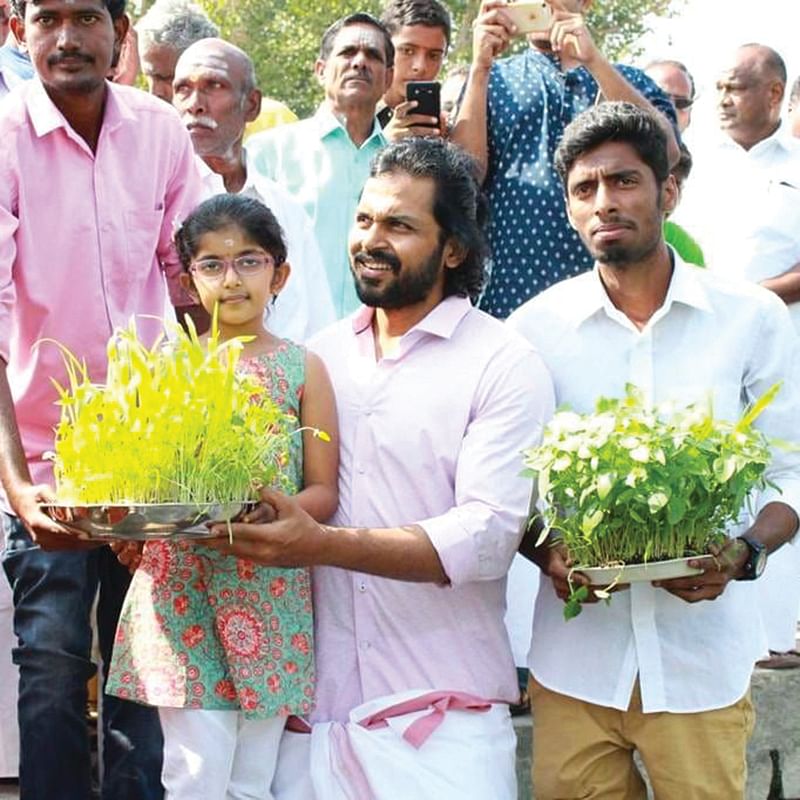 மகள் உமையாளுடன்