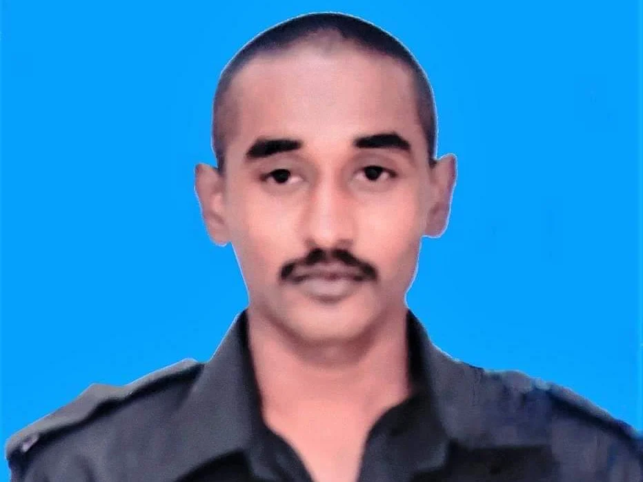 ``ரெண்டு வாரம் முன்னதான் லீவுக்கு வந்துட்டுப் போனார்" - ராணுவ வீரர் லட்சுமணனின் உறவினர்கள் கண்ணீர்