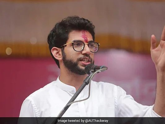 ``ஷிண்டே அணியில் சிக்கியுள்ள சிலர் எங்கள் தொடர்பிலிருக்கிறார்கள்” - பற்றவைக்கும் ஆதித்ய தாக்கரே?!