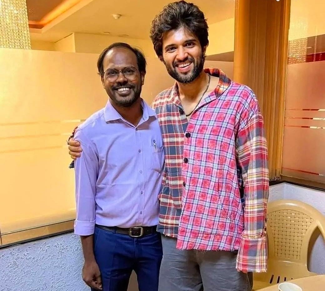 விஜய் தேவரகொண்டா அணிந்த ரூ.69,000 மதிப்புள்ள காஸ்ட்லி சட்டை; வைரலாகும் புகைப்படம்