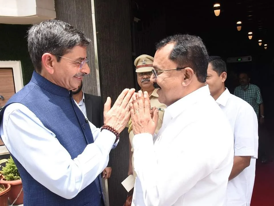 ``துப்பாக்கிக்கு துப்பாக்கியால் பதிலடி" - கேரள நிகழ்ச்சியில் ஆளுநர் ஆர்.என்.ரவி பேசியது என்ன?