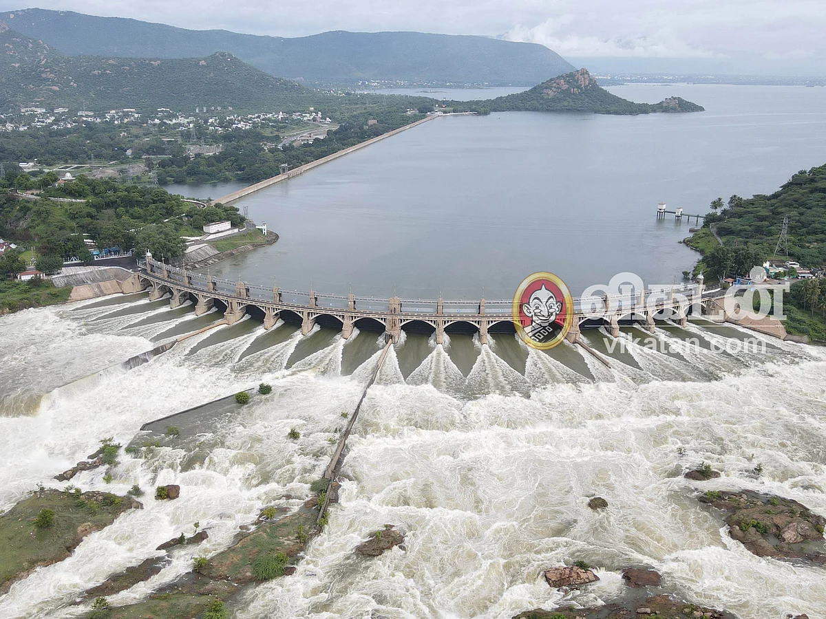நிரம்பிய அணை; 16 கண் வழியாகப் பாயும் காவேரி | கழுகுப் பார்வையில் `மேட்டூர்' அணை