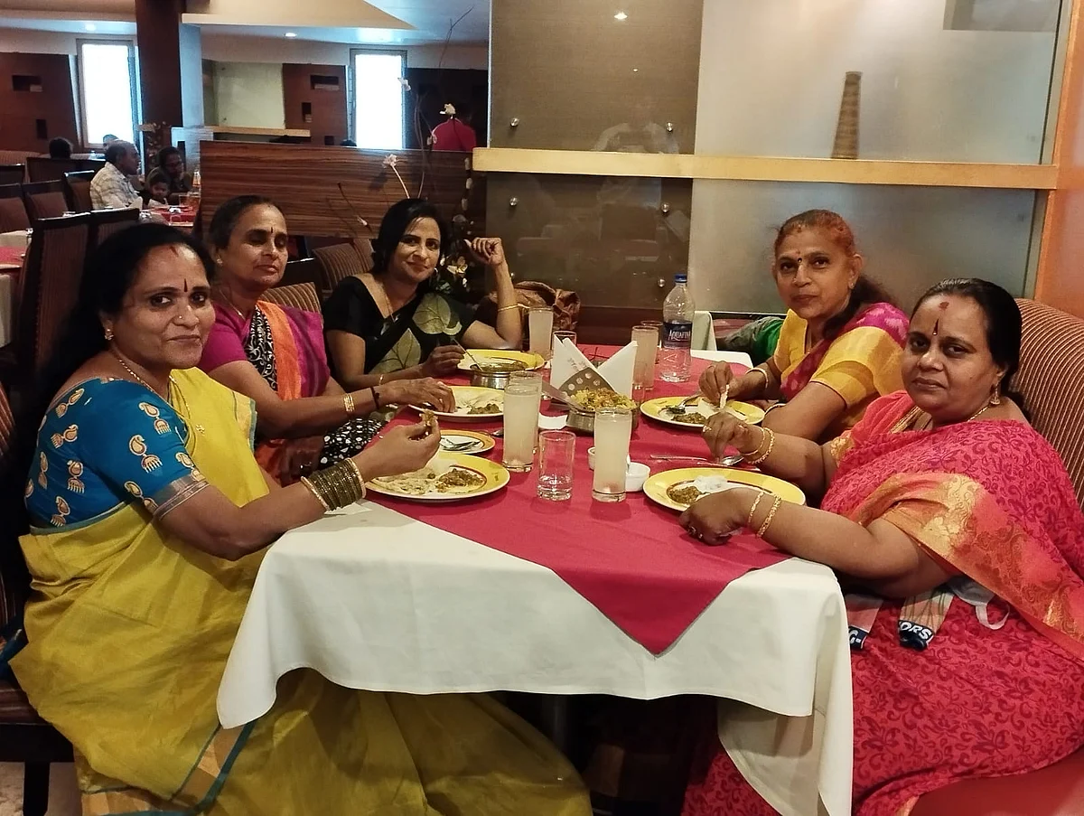 தோழிகளின் ரி யூனியன்