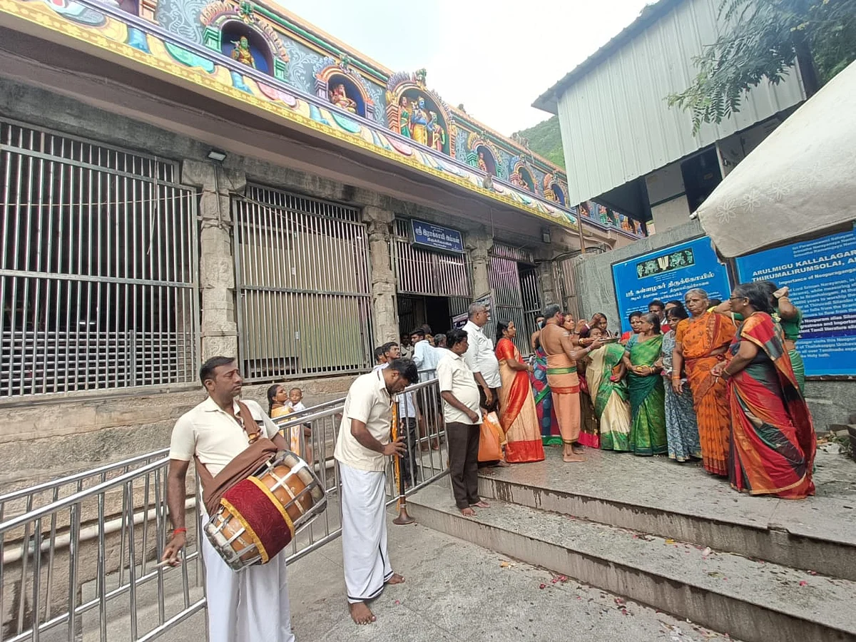 பக்தர்களுக்கு மேள தாளத்துடன் வரவேற்பு