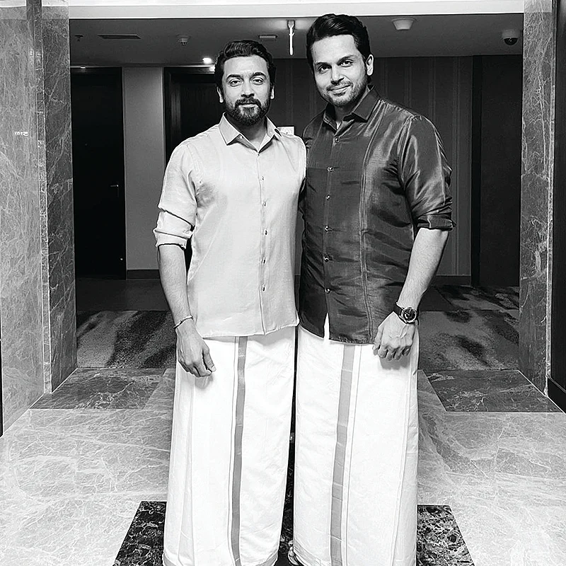 Karthi: இது வானம் போலே வாழும் பாசம்!