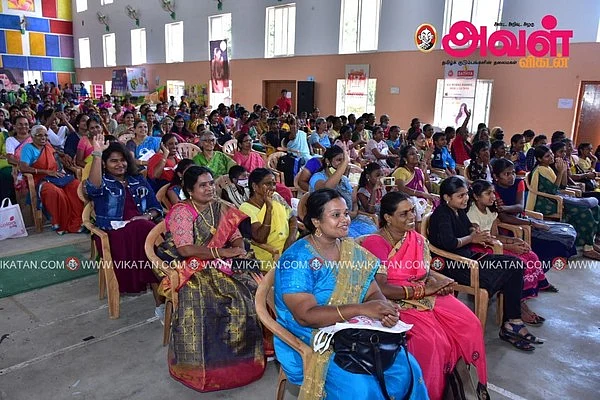 உற்சாகத்துடன் பங்கேற்ற வாசகிகள்