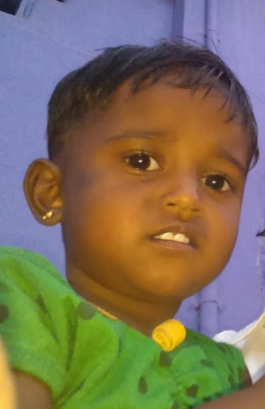 குழந்தையாக டானியா