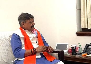 ``பெண்களை போல நிதிஷ்குமார் யாரோடு கைகோர்ப்பார் என்றே தெரியாது